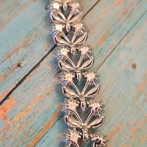 VINTAGE Costume Jewelry- Silver Tone & White Beaded Floral Chain Link Bracelet - Picture 7 of 7